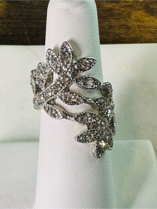 Unbranded Jewelry - Silver Tone Crystal Floral Vine Statement Ring Size 5.5
